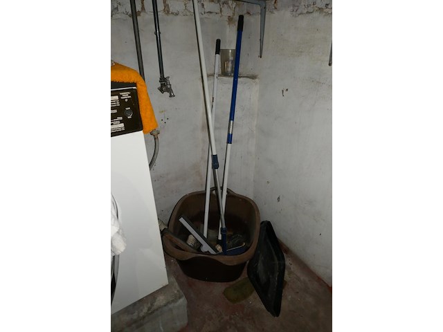 Inhoud kelder divers materiaal - afbeelding 3 van  10