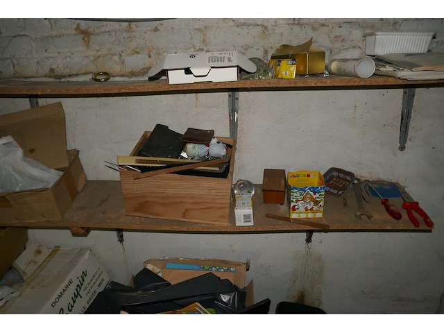 Inhoud kelder divers materiaal - afbeelding 9 van  10