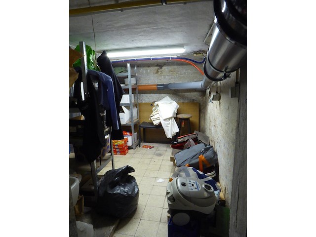 Inhoud kelder - afbeelding 1 van  2