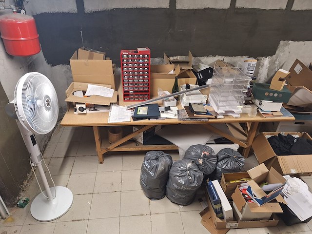 Inhoud kelder - afbeelding 1 van  14