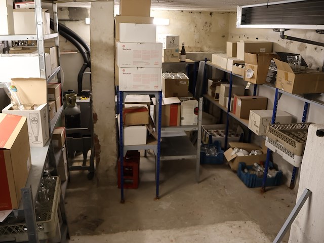 Inhoud kelder - afbeelding 1 van  12