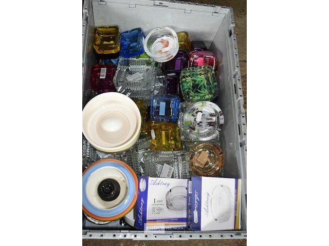 Inhoud kist div asbakken - afbeelding 1 van  5