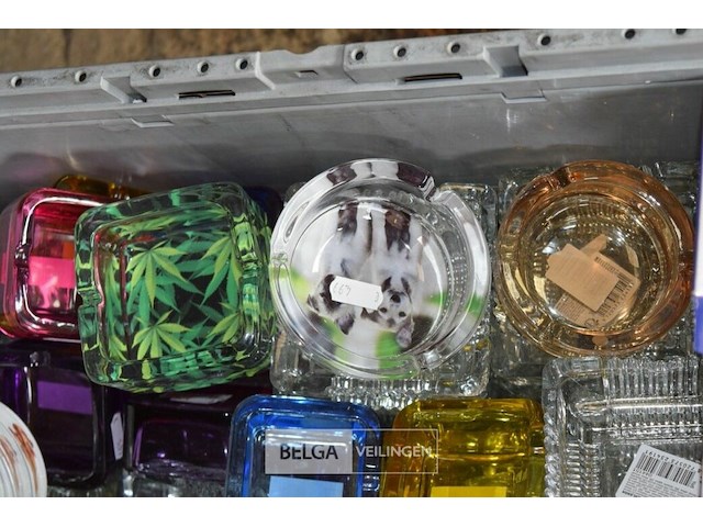 Inhoud kist div asbakken - afbeelding 3 van  5