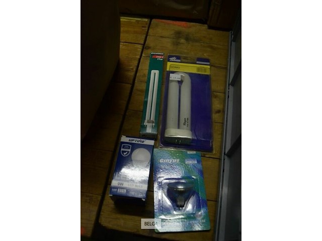 Inhoud kist partij div soorten lampen - afbeelding 2 van  5