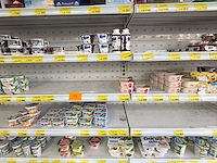 Inhoud koelvitrine: partij gekoelde zuivelproducten - afbeelding 5 van  14