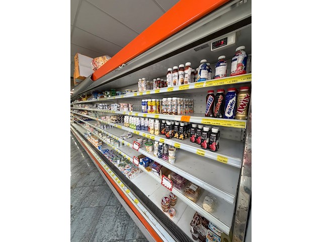 Inhoud koelvitrine: partij gekoelde zuivelproducten - afbeelding 7 van  14