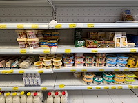 Inhoud koelvitrine: partij gekoelde zuivelproducten - afbeelding 10 van  14