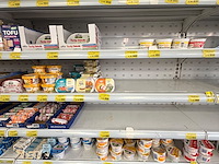 Inhoud koelvitrine: partij gekoelde zuivelproducten - afbeelding 14 van  14