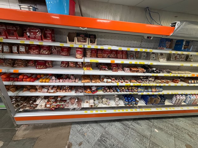 Inhoud koelvitrine: partij gekoelde zuivelproducten - afbeelding 1 van  11