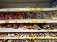 Inhoud koelvitrine: partij gekoelde zuivelproducten - afbeelding 10 van  11