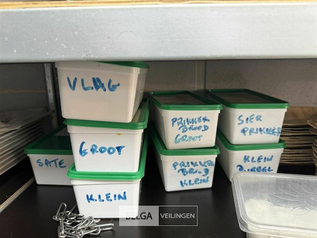 Inhoud legger - div voeding en div prikkers - afbeelding 3 van  3