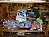 Inhoud legger 3 servethouders, kaders en gazonsproier - afbeelding 1 van  4