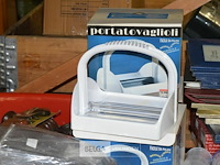 Inhoud legger 3 servethouders, kaders en gazonsproier - afbeelding 2 van  4