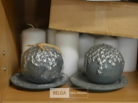 Inhoud legger div kaarsen en decoratie materialen - afbeelding 2 van  7