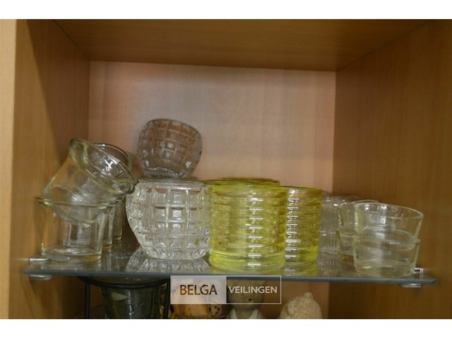 Inhoud legger div kaarsen en decoratie materialen - afbeelding 4 van  7