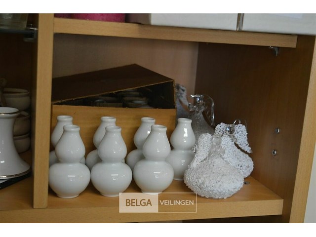 Inhoud legger div kaarsen en decoratie materialen - afbeelding 6 van  7