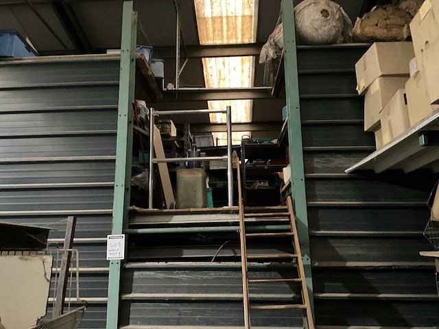 Inhoud magazijn op platform 2 + palletstelling - afbeelding 6 van  6