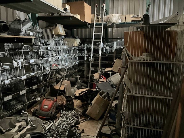 Inhoud magazijn op platform - afbeelding 1 van  8