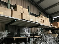 Inhoud magazijn op platform - afbeelding 3 van  8