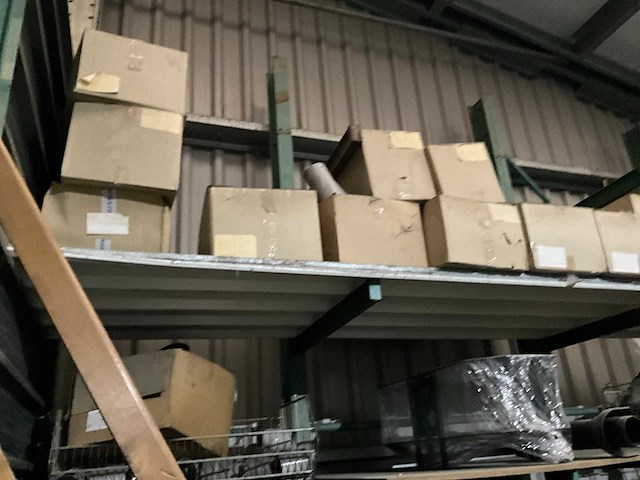 Inhoud magazijn op platform - afbeelding 4 van  8