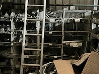 Inhoud magazijn op platform - afbeelding 6 van  8