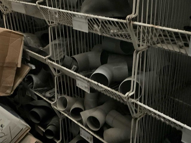 Inhoud magazijn op platform - afbeelding 7 van  8