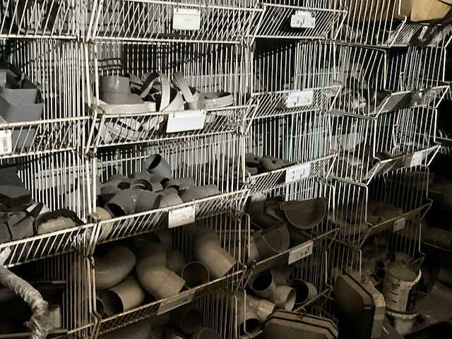 Inhoud magazijn op platform - afbeelding 8 van  8