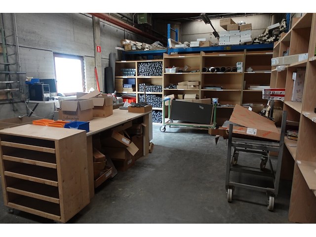 Inhoud magazijn - afbeelding 1 van  26