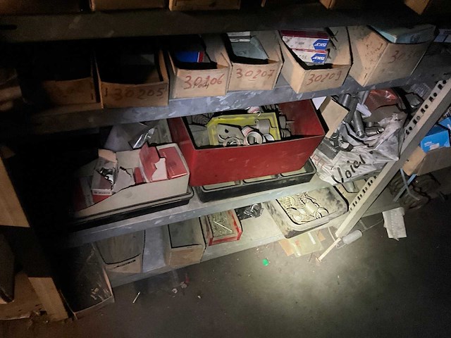 Inhoud magazijn - afbeelding 10 van  96