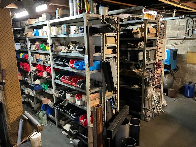 Inhoud magazijn - afbeelding 1 van  96