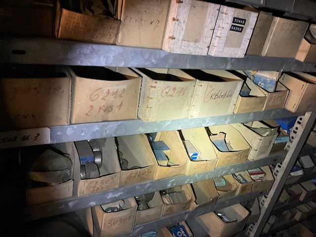 Inhoud magazijn - afbeelding 13 van  96