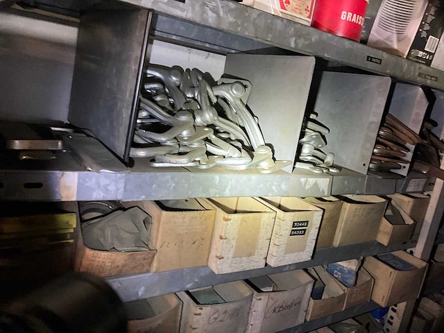 Inhoud magazijn - afbeelding 14 van  96