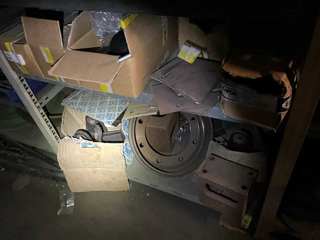 Inhoud magazijn - afbeelding 28 van  96