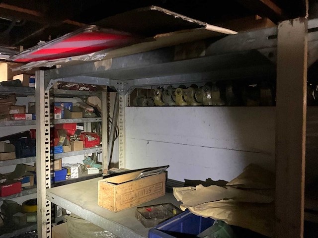 Inhoud magazijn - afbeelding 32 van  96