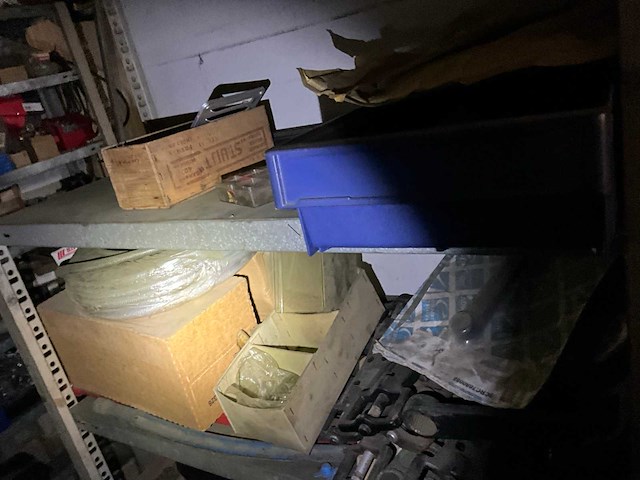 Inhoud magazijn - afbeelding 33 van  96