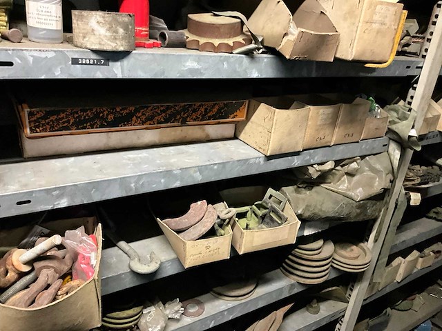 Inhoud magazijn - afbeelding 44 van  96