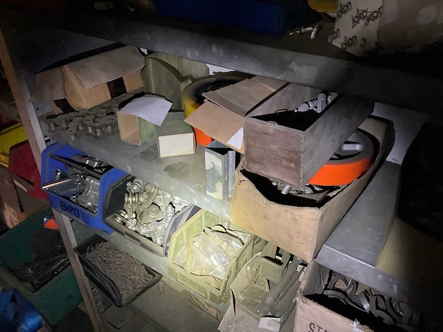 Inhoud magazijn - afbeelding 68 van  96