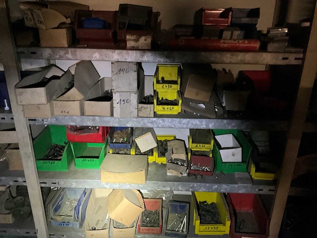 Inhoud magazijn - afbeelding 71 van  96