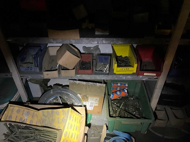 Inhoud magazijn - afbeelding 72 van  96