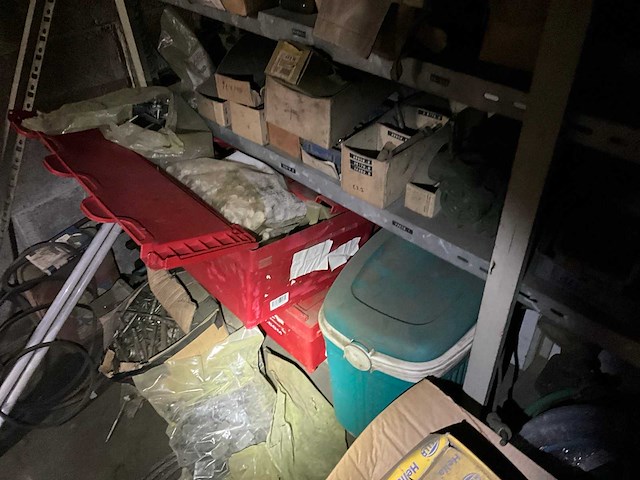 Inhoud magazijn - afbeelding 73 van  96