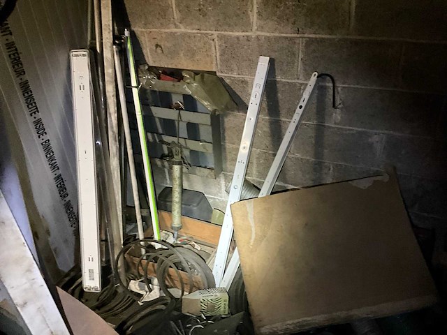 Inhoud magazijn - afbeelding 77 van  96