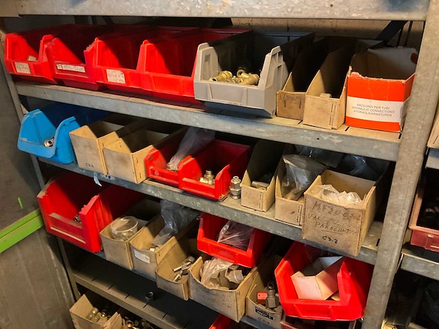 Inhoud magazijn - afbeelding 2 van  25