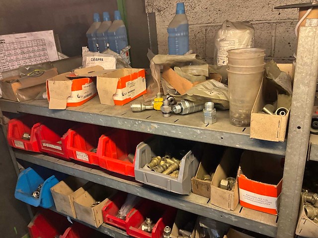 Inhoud magazijn - afbeelding 3 van  25