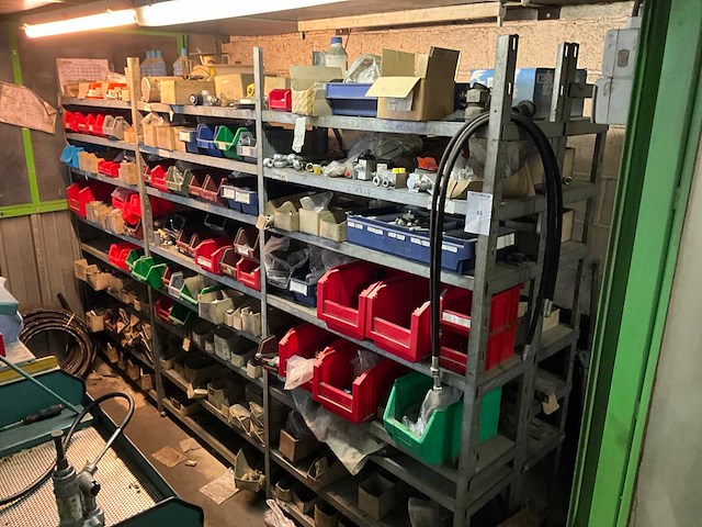 Inhoud magazijn - afbeelding 1 van  25