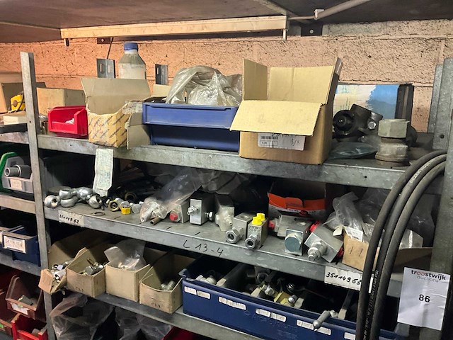 Inhoud magazijn - afbeelding 12 van  25