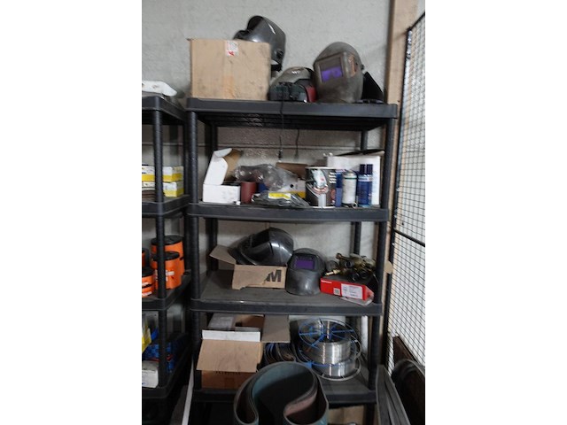 Inhoud magazijntje - afbeelding 13 van  16