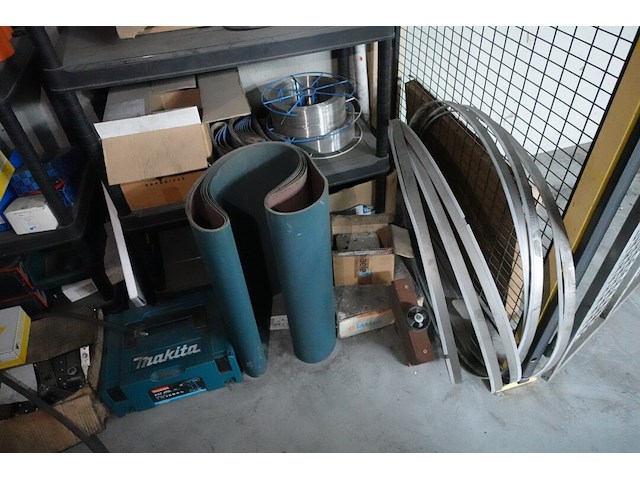 Inhoud magazijntje - afbeelding 15 van  16