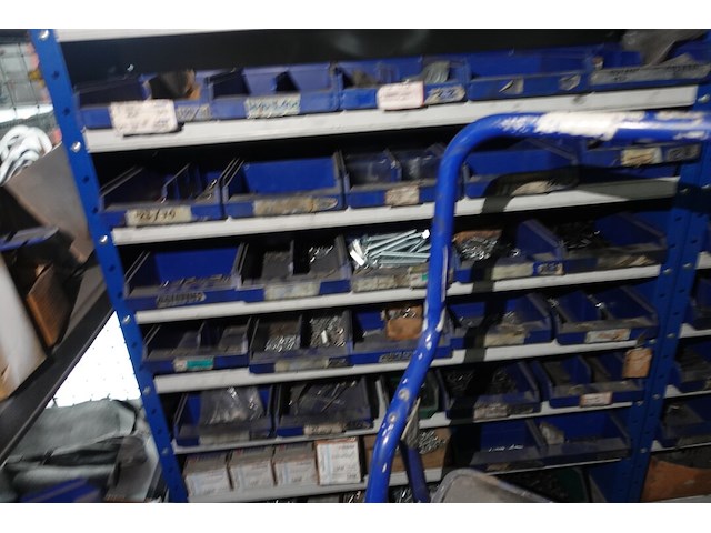 Inhoud magazijntje - afbeelding 3 van  16