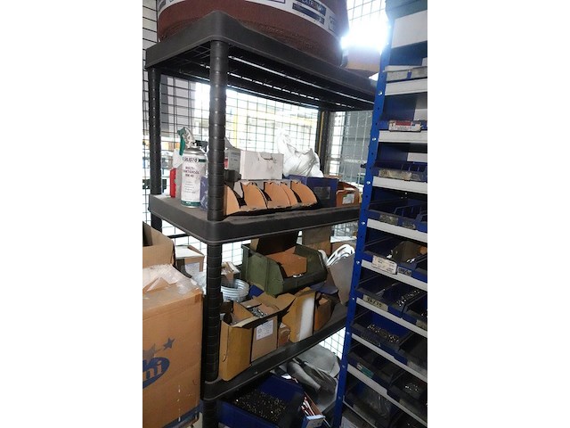 Inhoud magazijntje - afbeelding 7 van  16