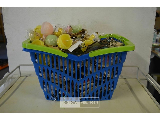 Inhoud mandje partij div paasartikelen - afbeelding 1 van  4